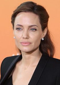 Angelina_Jolie_2_June_2014_
